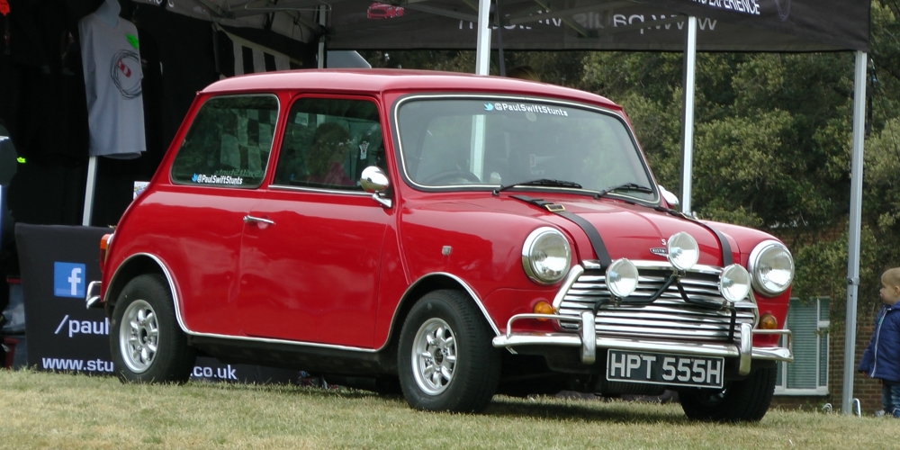 https://www.publicdomainpictures.net/en/view-image.php?image=183776&picture=vintage-classic-mini-car